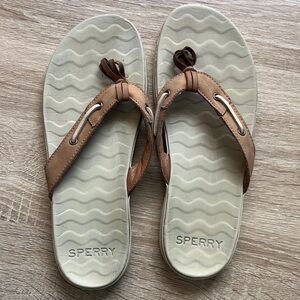 Sperry • Leather White & Tan Flip Flop Sandals • Women's Size 7